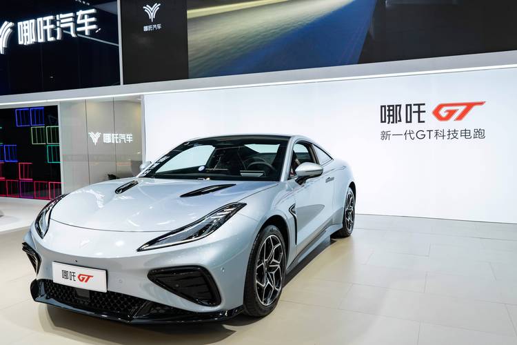 佛山139哪吒汽车在智能汽车领域的表现，领途汽车在新能源汽车市场中的影响力